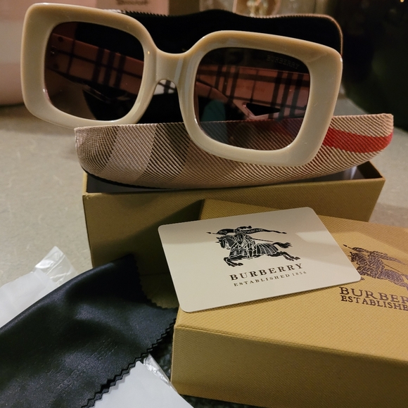 ✅🌹BURBERRY🫦 SUNGLASSES, #2617 56/ 17 142 PRESCRIPTION FRIENDLY ❣️🔥 - Picture 3 of 9